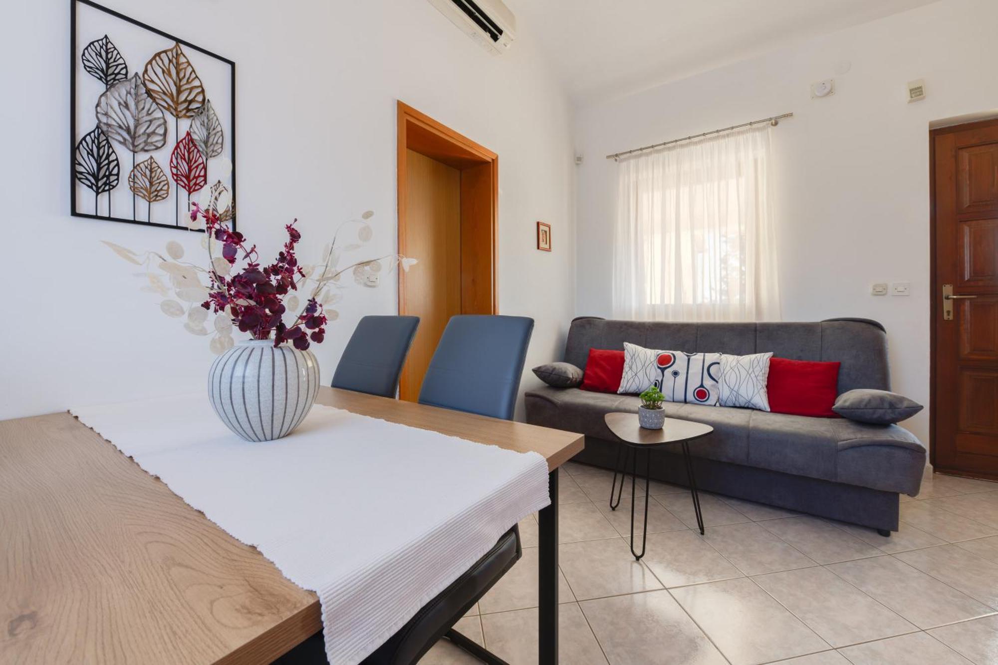 Villa Livia: Family-Friendly Retreat with Pool and Playground Liznjan Exterior photo