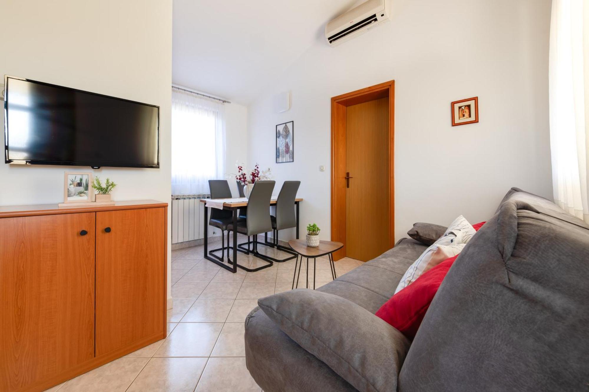 Villa Livia: Family-Friendly Retreat with Pool and Playground Liznjan Exterior photo