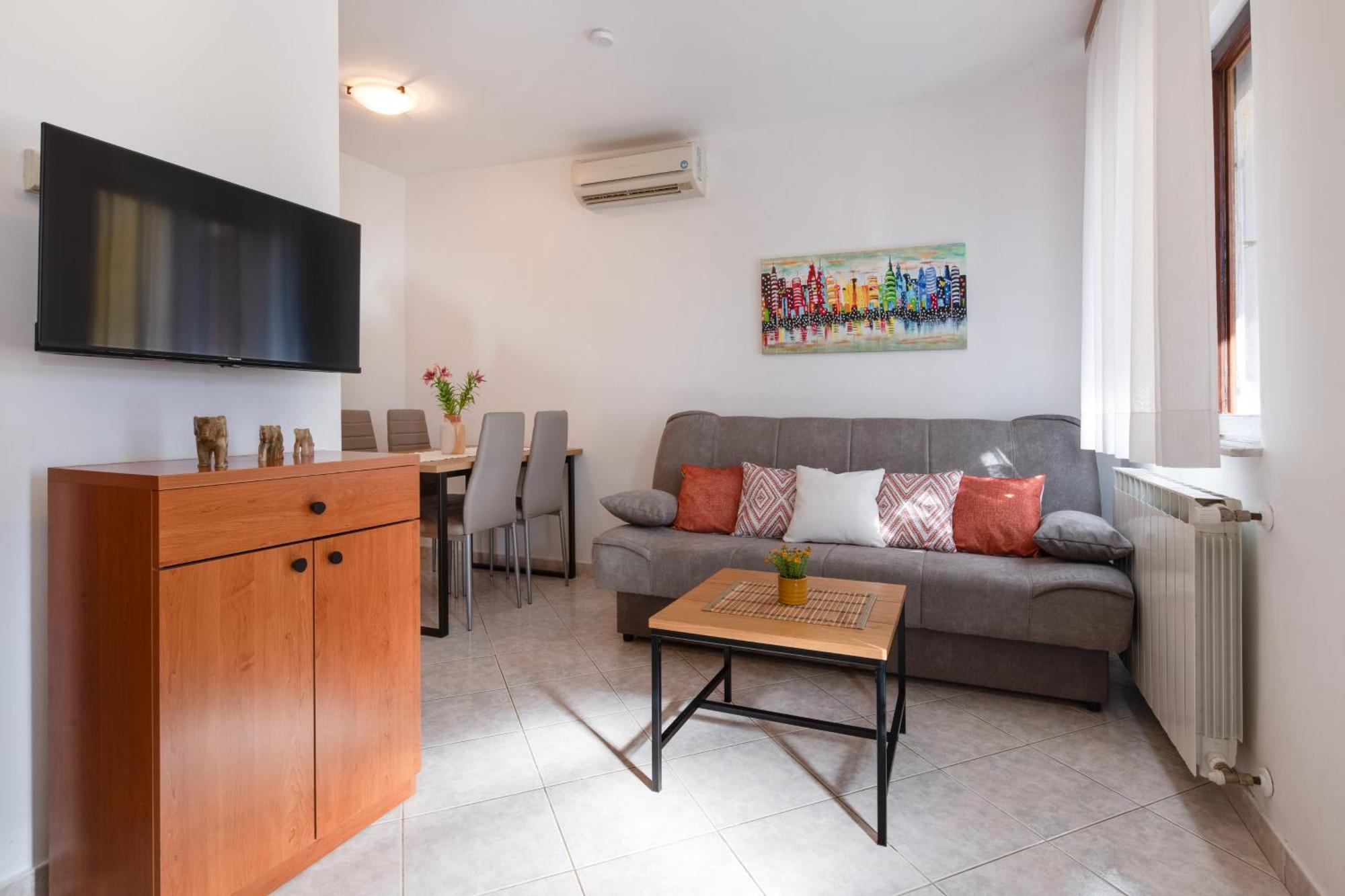 Villa Livia: Family-Friendly Retreat with Pool and Playground Liznjan Exterior photo