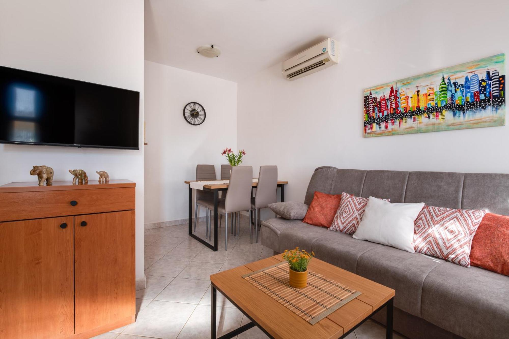 Villa Livia: Family-Friendly Retreat with Pool and Playground Liznjan Exterior photo
