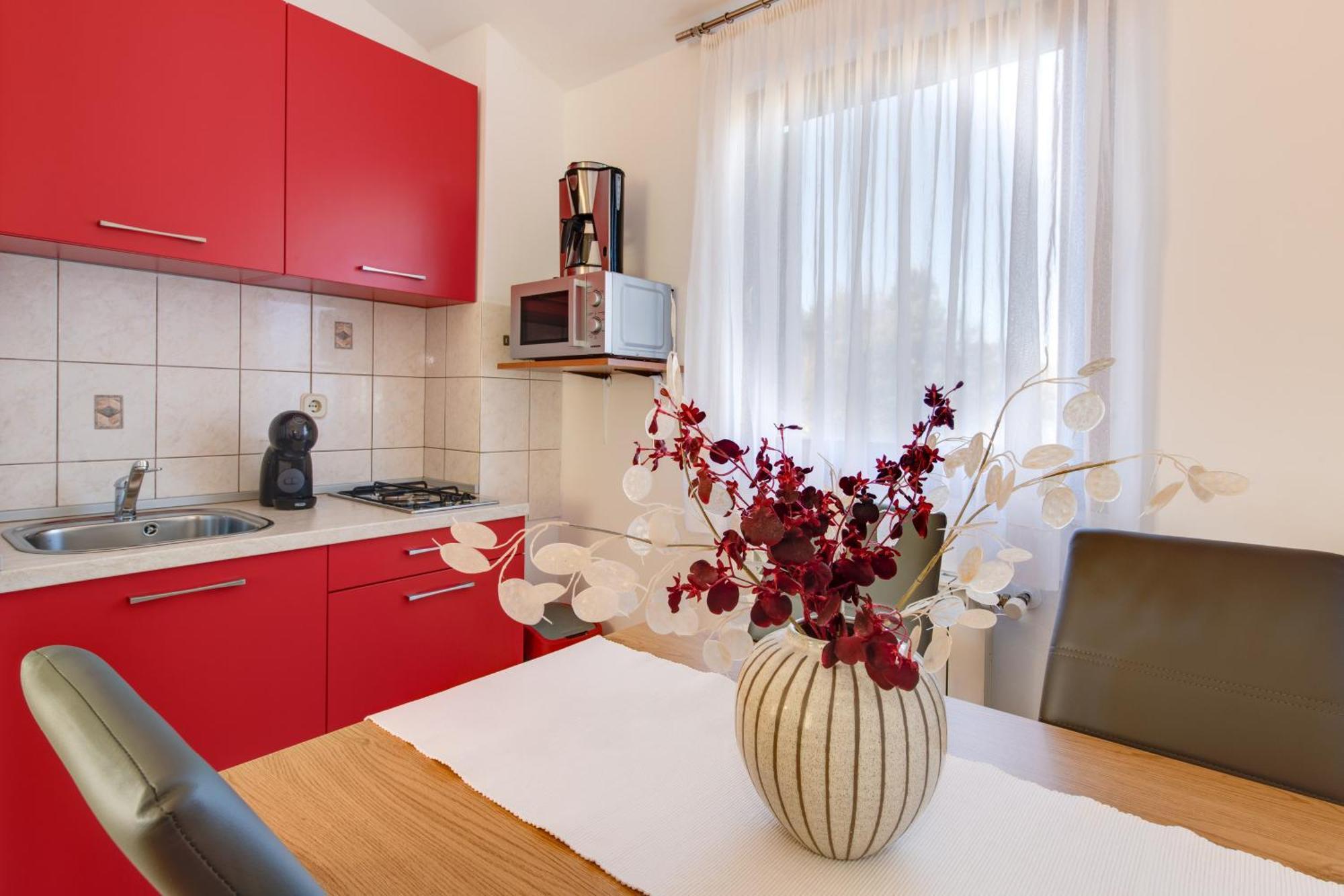 Villa Livia: Family-Friendly Retreat with Pool and Playground Liznjan Exterior photo